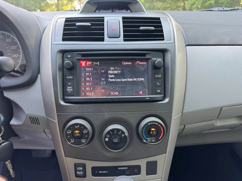 Used 2013 Toyota Corolla LE FWD image 16