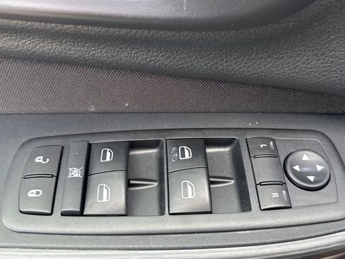 Used 2015 Jeep Cherokee Latitude FWD image 15