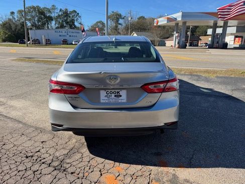 Used 2020 Toyota Camry LE image 7