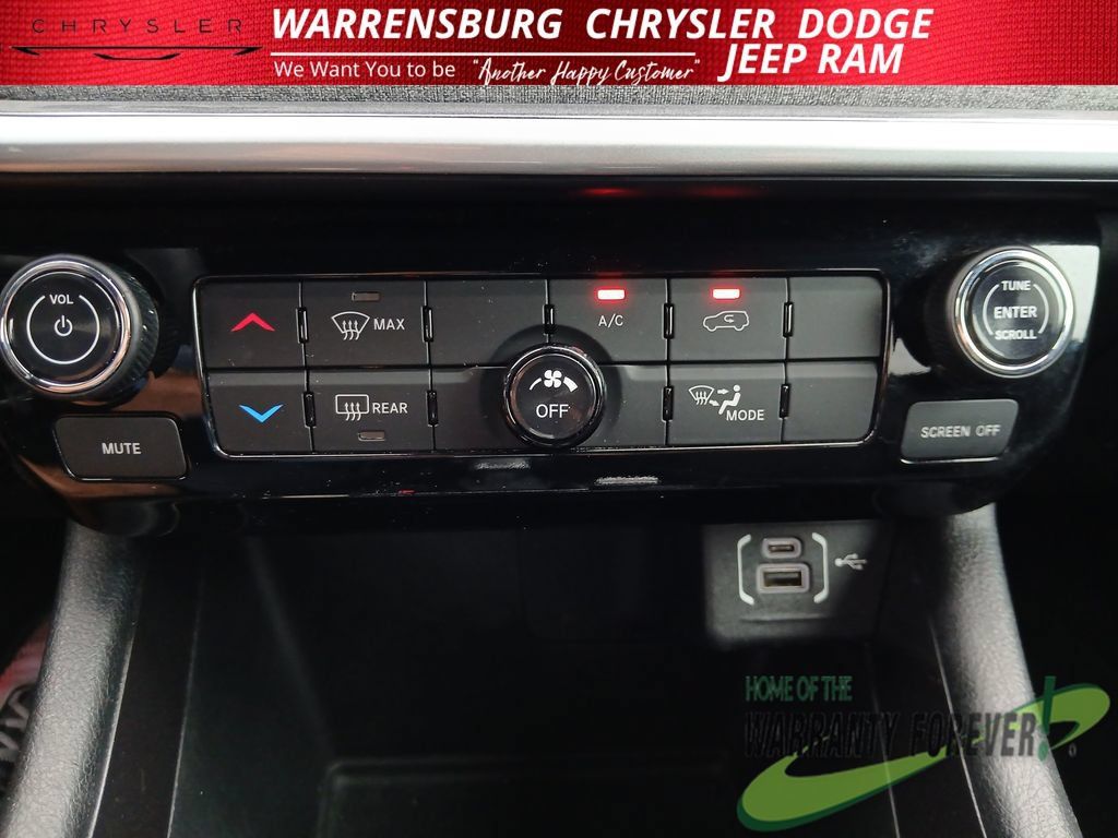Used 2024 Jeep Compass Latitude AWD/4WD image 23