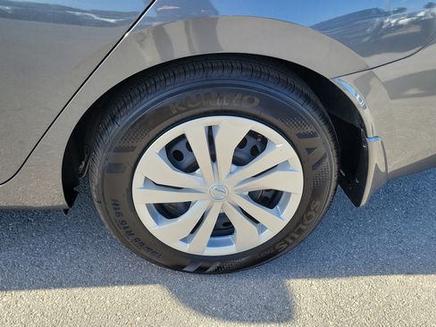 Used 2025 Nissan Versa S w/ Trunk Package image 10