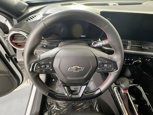 Used 2025 Chevrolet Trax RS w/ Driver Confidence Package image 11