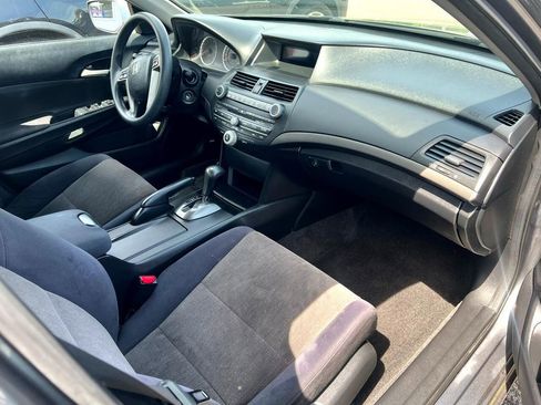 Used 2010 Honda Accord LX-P image 6