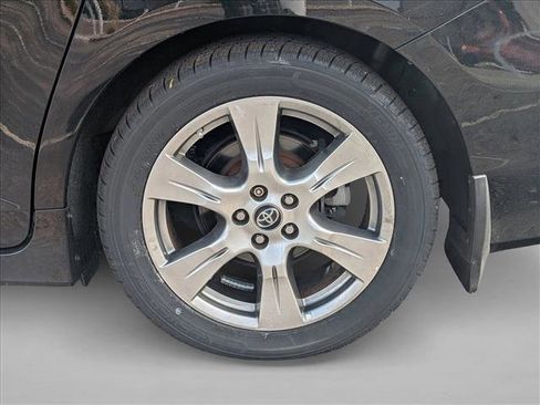 Used 2018 Toyota Sienna SE Premium image 9