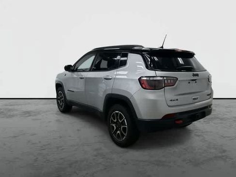 Used 2025 Jeep Compass Trailhawk w/ Trailer Tow Group AWD/4WD image 2