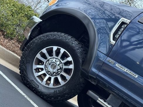 Used 2017 Ford F250 XLT w/ XLT Premium Package image 9