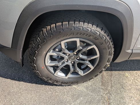 New 2026 Chevrolet Equinox ACTIV w/ Convenience Package III FWD image 11