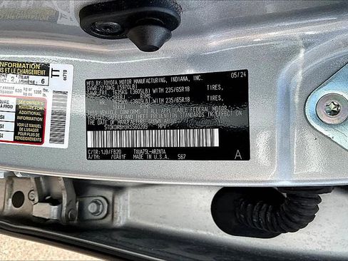 Used 2024 Toyota Highlander LE image 34