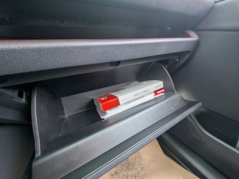 Used 2019 Toyota RAV4 Limited image 32