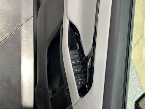 Used 2024 Land Rover Range Rover Evoque Dynamic SE image 13