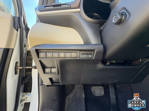 Used 2024 Toyota Sienna Platinum image 15