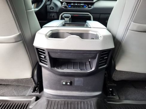 Used 2025 Toyota Tundra Limited AWD/4WD image 25
