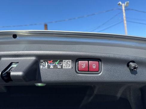 New 2025 Mercedes-Benz C 300 4MATIC Sedan image 32