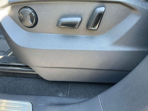 Used 2025 Volkswagen Atlas Cross Sport SE image 23