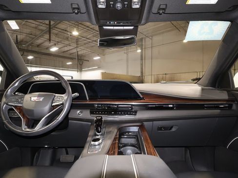 Used 2023 Cadillac Escalade Luxury AWD/4WD image 31