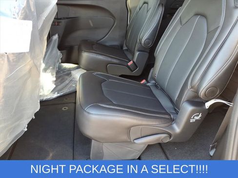 New 2026 Chrysler Pacifica Select image 14