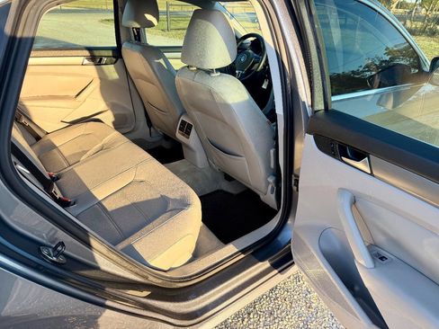 Used 2014 Volkswagen Passat 1.8T SE image 15