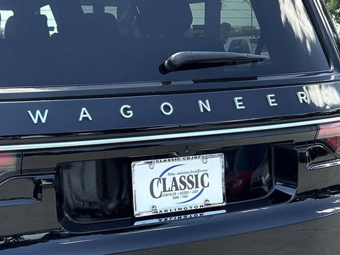 Used 2025 Jeep Wagoneer Series II AWD/4WD image 7