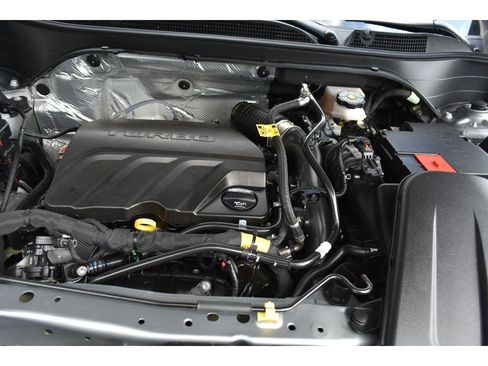 Used 2025 Chevrolet Trax RS w/ Driver Confidence Package image 9