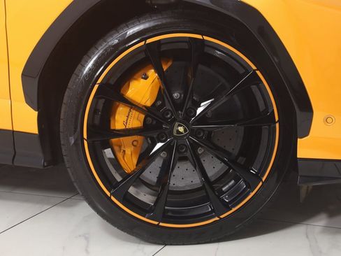 Used 2021 Lamborghini Urus image 22