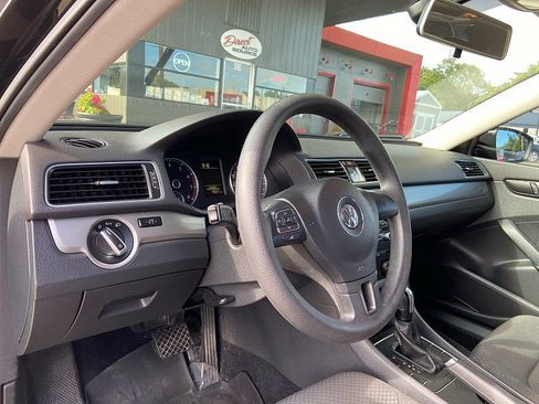 Used 2013 Volkswagen Passat 2.5 S image 12