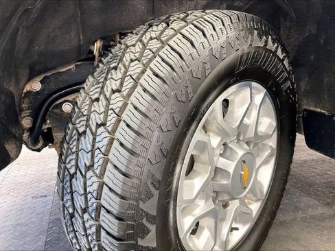 Used 2024 Chevrolet Silverado 2500 LT image 33