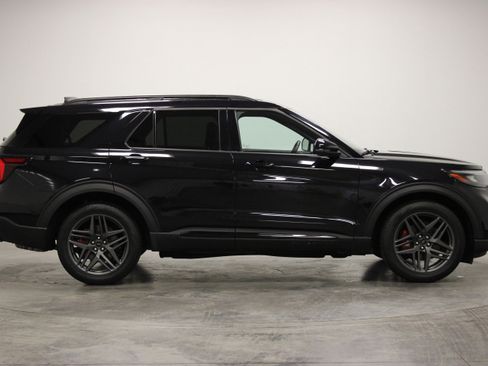 Used 2025 Ford Explorer ST AWD/4WD image 9