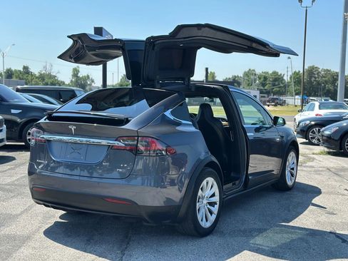 Used 2018 Tesla Model X 75D image 9