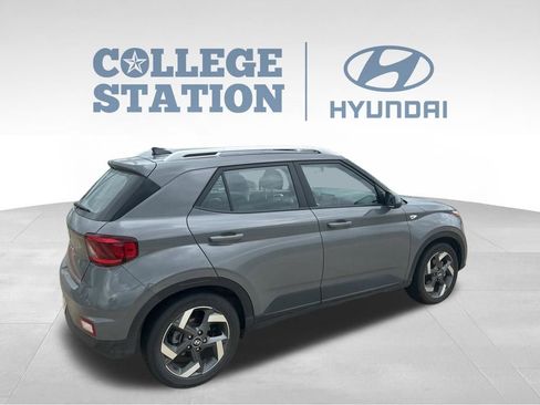 Used 2022 Hyundai Venue SEL image 4