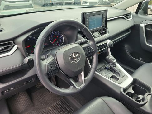 Used 2019 Toyota RAV4 XLE Premium image 24