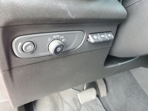 Used 2021 Buick Envision Essence w/ Technology Package I FWD image 25
