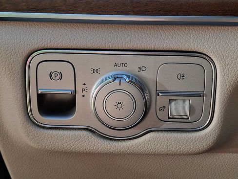 Certified 2022 Mercedes-Benz GLS 450 4MATIC image 21