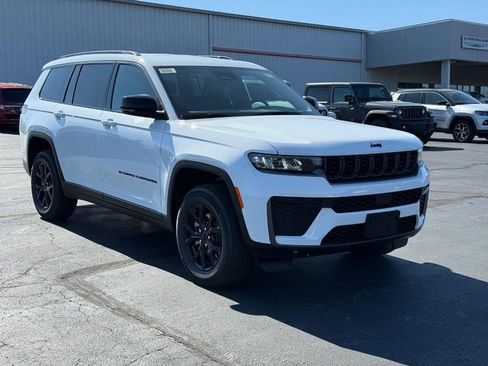 New 2026 Jeep Grand Cherokee L Laredo image 2