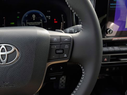 Used 2026 Toyota Camry SE image 21