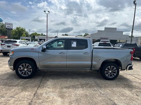 Used 2023 Chevrolet Silverado 1500 LT w/ Z71 Off-Road Package image 3