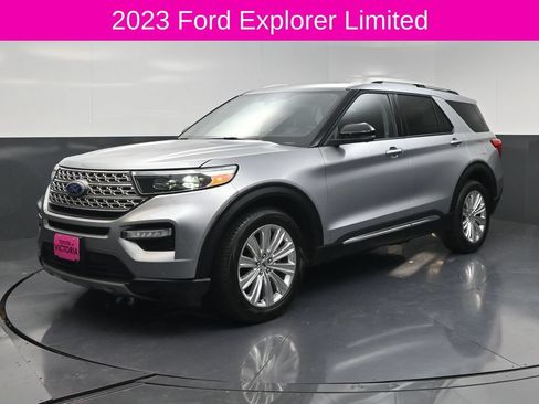 Used 2023 Ford Explorer Limited w/ Limited Technology Package RWD image 2
