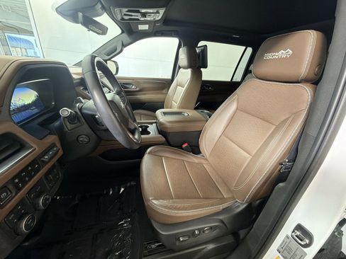 Used 2023 Chevrolet Suburban High Country w/ Advanced Technology Package image 13
