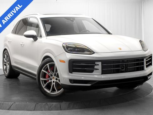 Used 2025 Porsche Cayenne S AWD/4WD image 1