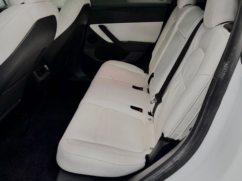 Used 2021 Tesla Model Y 2WD image 32