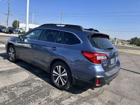 Used 2018 Subaru Outback 3.6R Limited AWD/4WD image 3