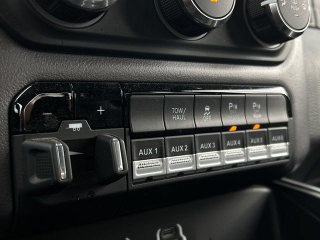 Used 2022 RAM 2500 Big Horn w/ Night Edition AWD/4WD image 43