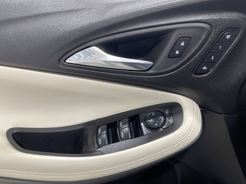 Used 2025 Buick Encore GX Avenir w/ Avenir Technology Package image 32