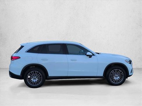 Used 2024 Mercedes-Benz GLC 300 4MATIC image 4