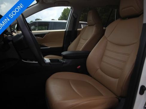 Used 2020 Toyota RAV4 XLE Premium FWD image 3