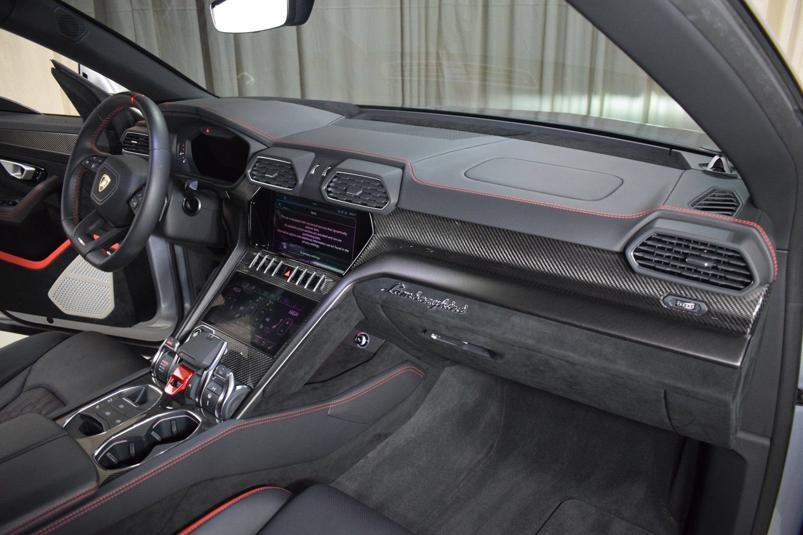 Used 2024 Lamborghini Urus Performante AWD/4WD image 23