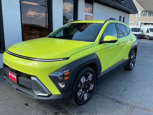 Used 2025 Hyundai Kona SEL FWD image 2