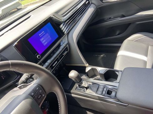 Used 2025 Toyota Camry SE w/ Convenience Package FWD image 25