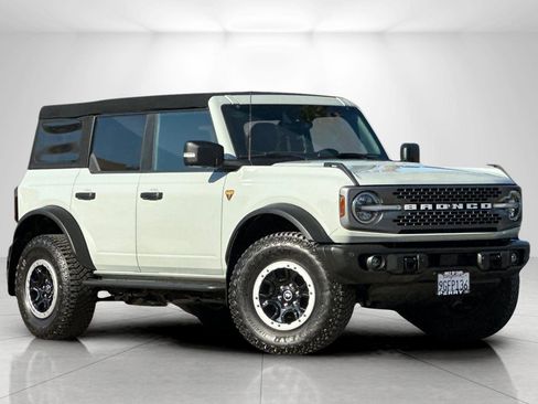 Used 2023 Ford Bronco Badlands w/ Sasquatch Package image 1