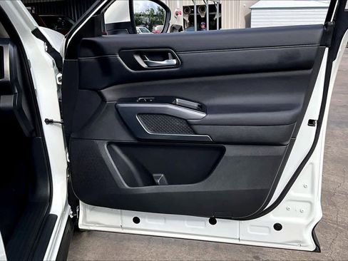 Used 2023 Nissan Pathfinder SL w/ SL Premium Package FWD image 21