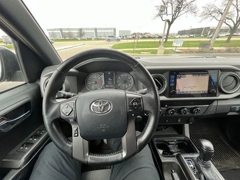 Used 2016 Toyota Tacoma TRD Off-Road w/ Towing Package image 9